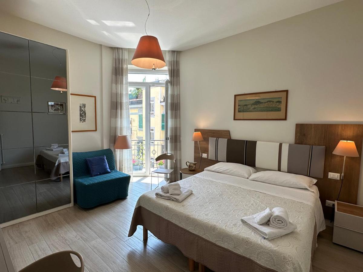 Domus Luca - Central Rooms In The Heart Of Neapel Exterior foto