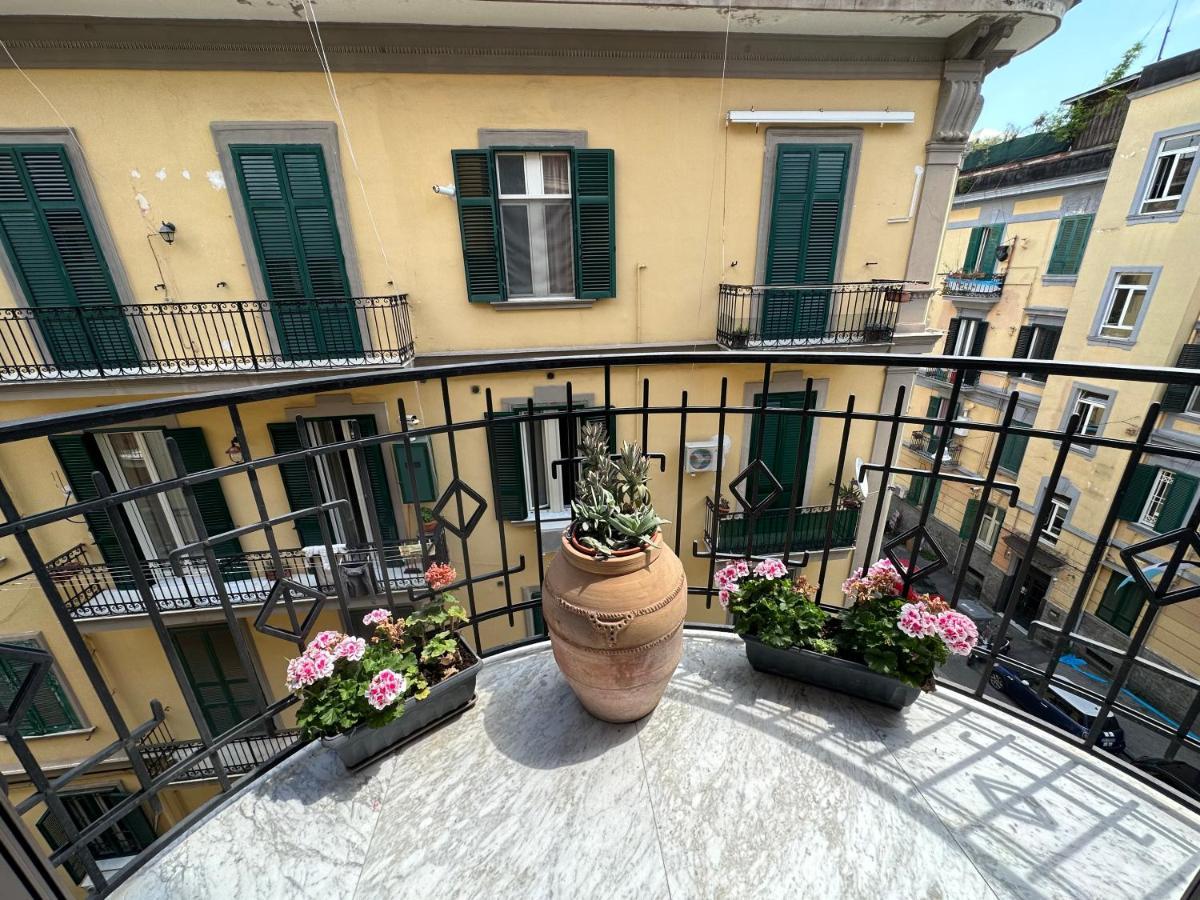 Domus Luca - Central Rooms In The Heart Of Neapel Exterior foto